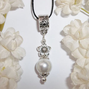 White Pearl Necklace Pendant Adjustable NWT 5007
